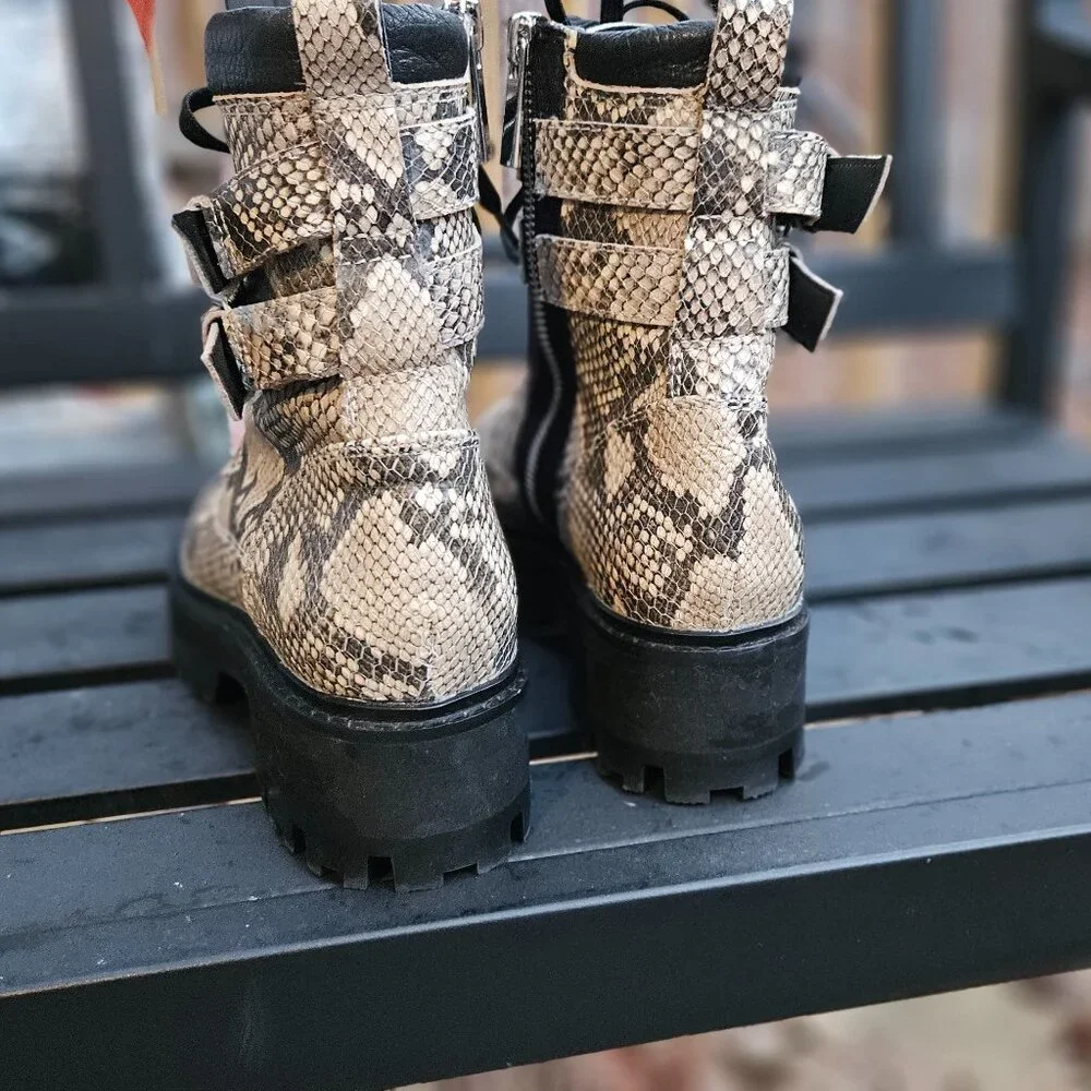 NWOT Dolce Vita PALINE Combat BOOTS Snakeskin Lug Sole - Sz 8 - Picture 5 of 10